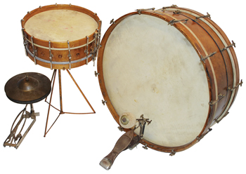 Perfection Booster snare drum, showing the gut snares and snare strainer